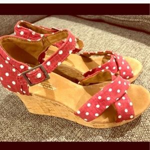 Toms red polka dot wedges sandals size 9